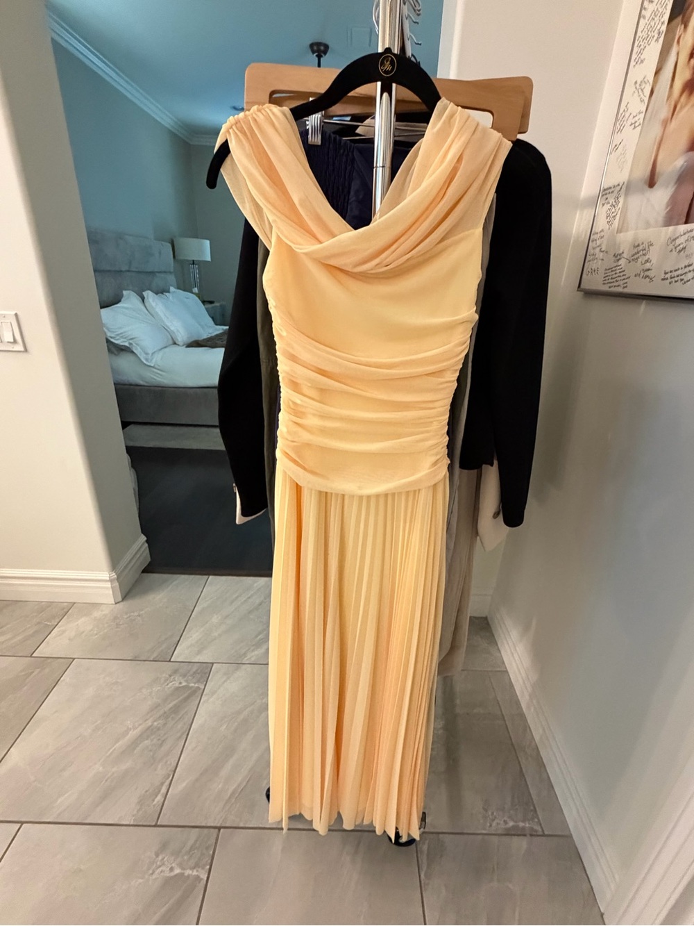Abercrombie & Fitch Pale Yellow Off-Shoulder Midi Dress NWT - Picture 3 of 3